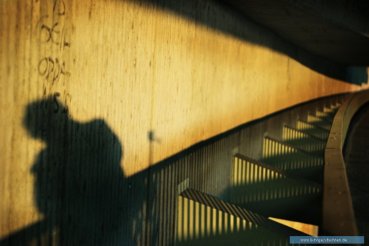 photo bruecke schatten serien beton streifen 