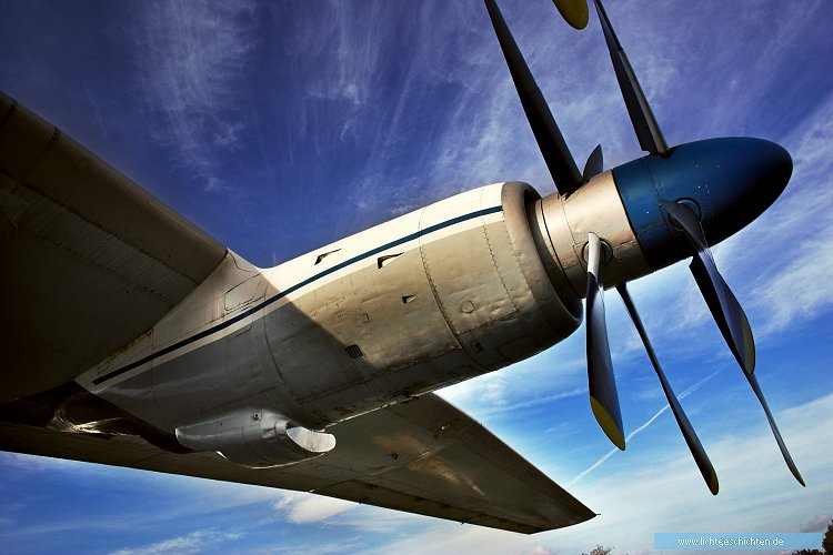 photo flugzeug propeller tragfläche technikmuseum Antonow AN-22 