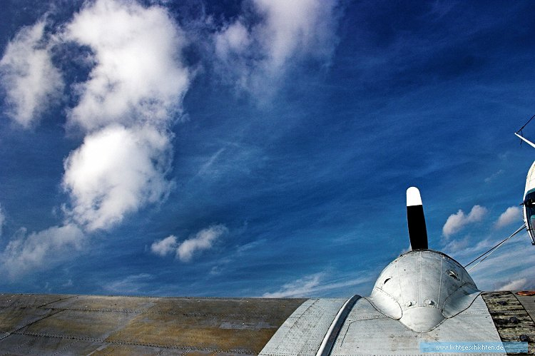 photo flugzeug propeller tragfläche technikmuseum wallpaper himmel wolken 