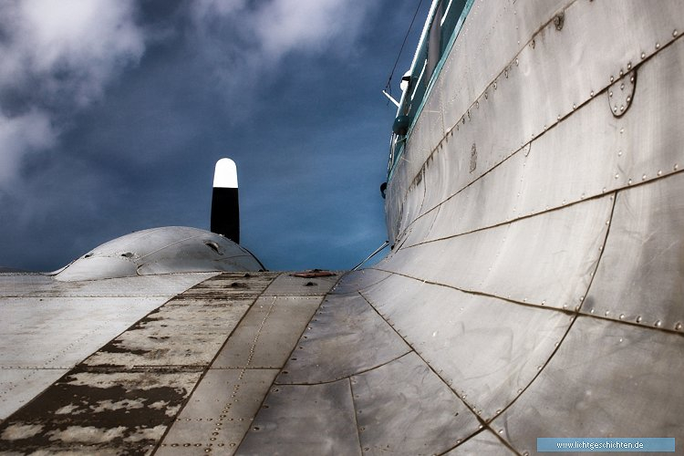 photo flugzeug propeller tragfläche technikmuseum wallpaper himmel wolken nieten 