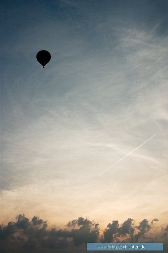 photo ballon heißluft himmel kondensstreifen stimmung wolken themen wallpaper 